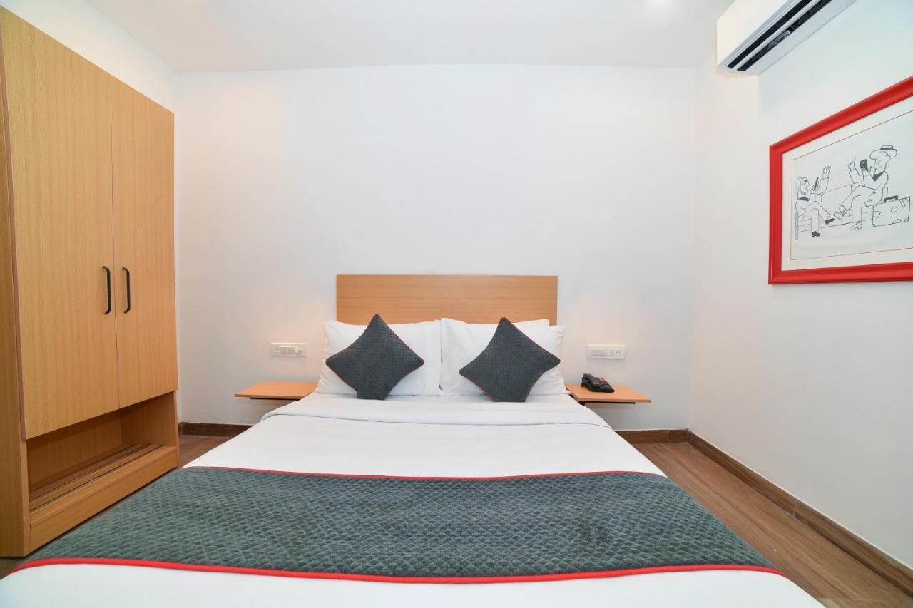 Vaccinated Staff- Oyo Townhouse 384 Nk Hotels Dispur Buitenkant foto
